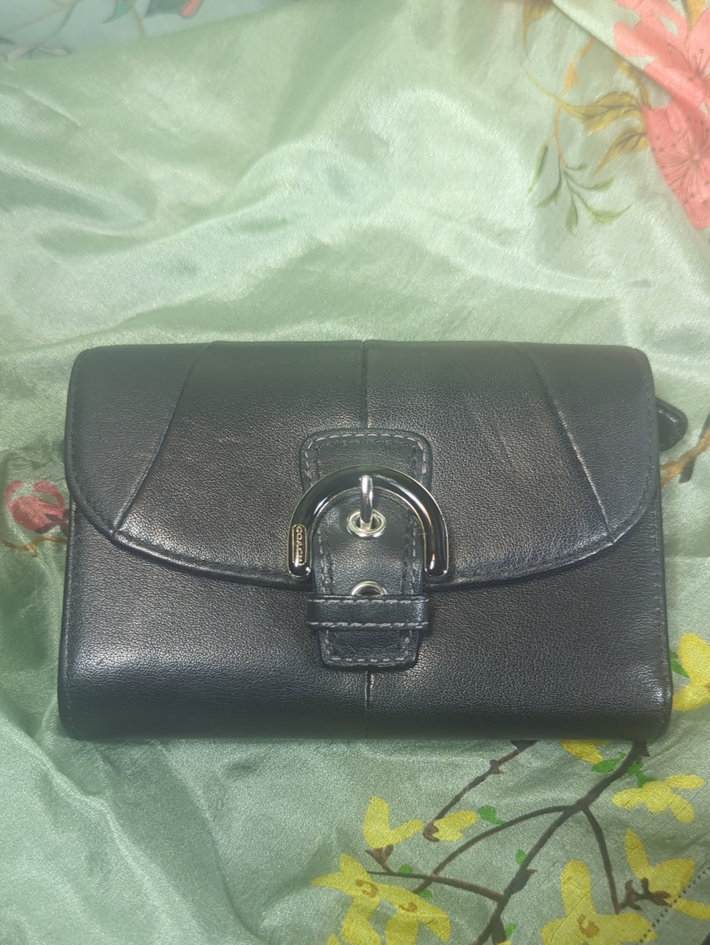 COACH Black Smooth Leather Soho Gloss Buckle F45641 Flap Bifold Snap Wallet